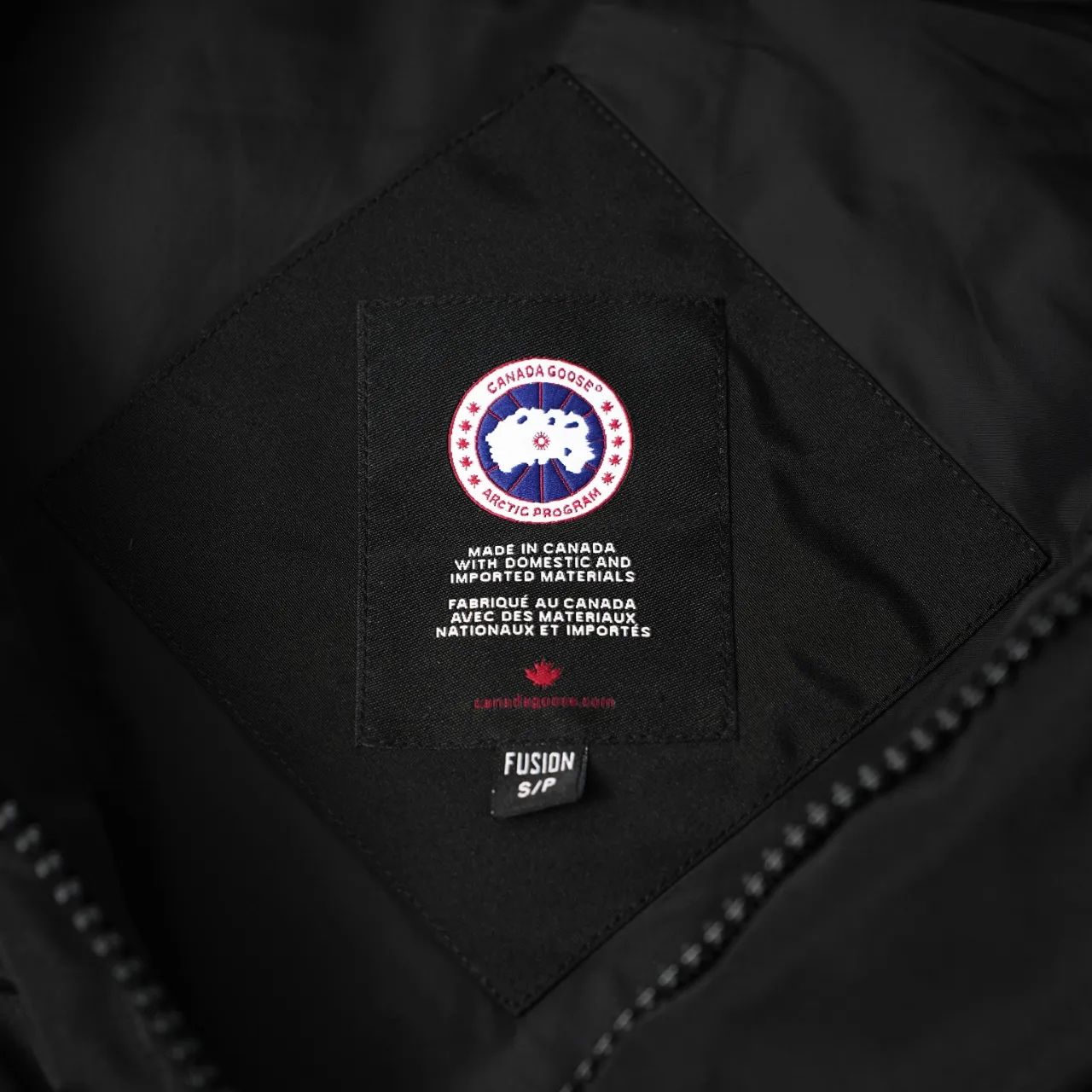 P340 CANADA GOOSE丨Canada Goose slanted pocket stand collar down vest Color: black with red label Size: XS-XXL